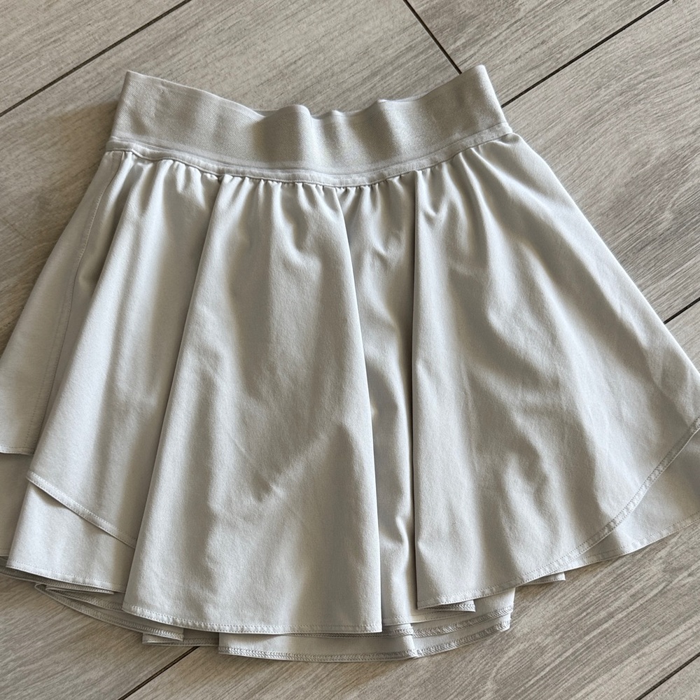 Lululemon Lululemon Court Rival High-Rise Skirt Silver Ice Size 2